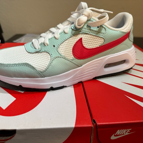 Nike jade ice red woman’s shoes running/Training - Picture 3 of 3